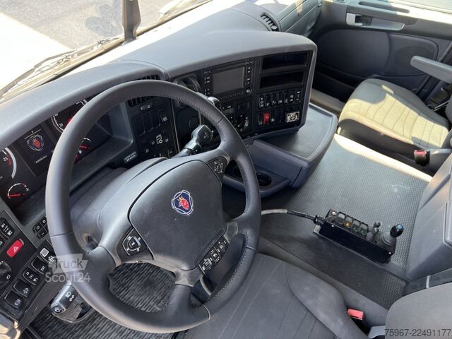 Kaveljnik s dvigalom SCANIA G490