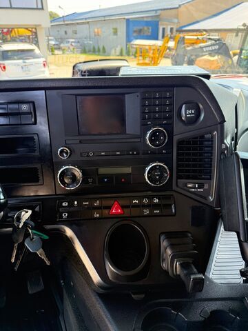 شاحنة جمع القمامة Mercedes-Benz Antos 2533