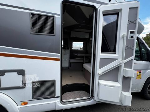 Halvintegreret autocamper Bürstner Lyseo TD 727 G
