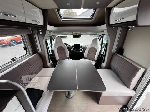 Halvintegreret autocamper Bürstner Lyseo TD 727 G