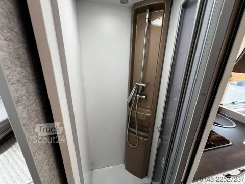 Halvintegreret autocamper Bürstner Lyseo TD 727 G