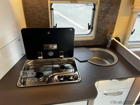 Halvintegreret autocamper Bürstner Lyseo TD 727 G