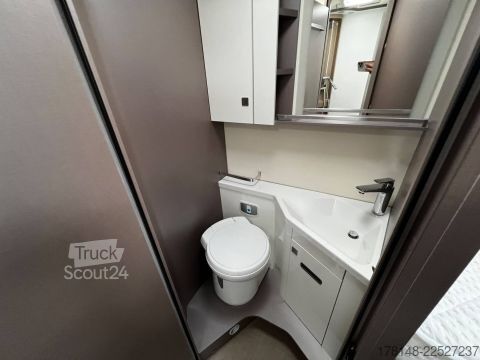 Halvintegreret autocamper Bürstner Lyseo TD 727 G