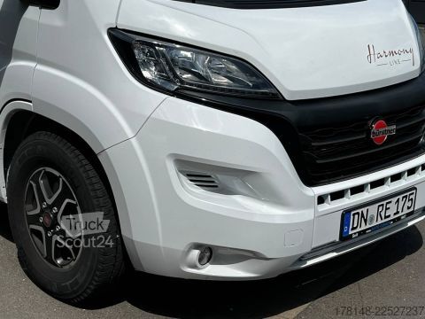 Halvintegreret autocamper Bürstner Lyseo TD 727 G