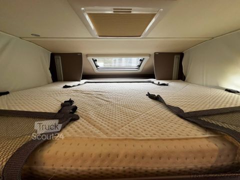 Halvintegreret autocamper Bürstner Lyseo TD 727 G