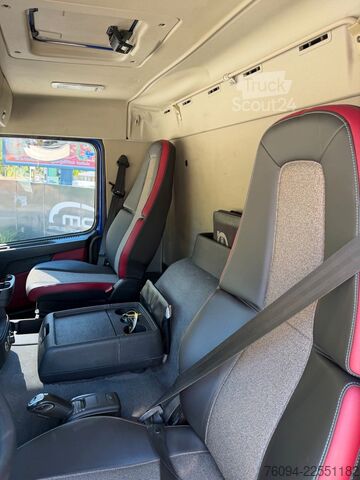 Gru montata su autocarro VOLVO FMX 500 6x4 KRAN abstattelbar 18m Kipper Bordmat
