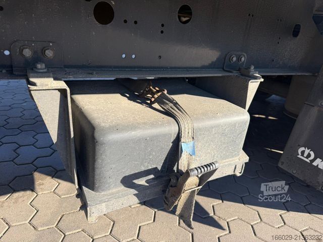 Öppen semitrailer med kapell KRONE SDP 27 Schiebeplanen Auflieger mit Ladebordwand