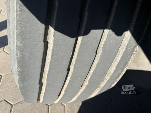 Öppen semitrailer med kapell KRONE SDP 27 Schiebeplanen Auflieger mit Ladebordwand