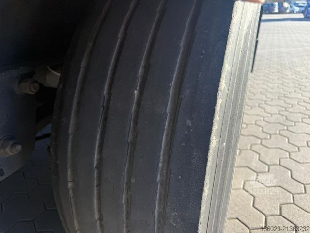 Öppen semitrailer med kapell KRONE SDP 27 Schiebeplanen Auflieger mit Ladebordwand