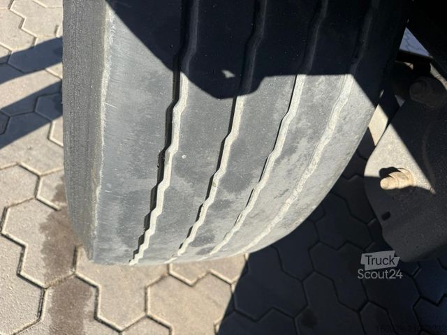 Öppen semitrailer med kapell KRONE SDP 27 Schiebeplanen Auflieger mit Ladebordwand