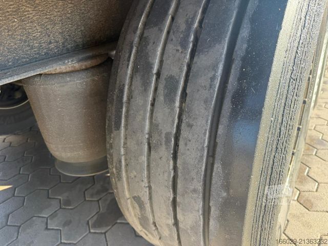 Öppen semitrailer med kapell KRONE SDP 27 Schiebeplanen Auflieger mit Ladebordwand