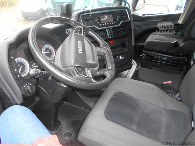 Standard tractor unit IVECO AS440S46T/P 2LNG