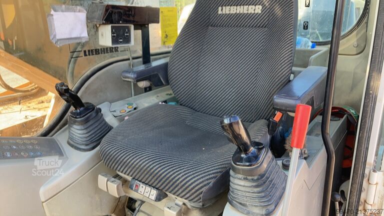 гусеничний екскаватор Liebherr R906 LC Litronic with two buckets