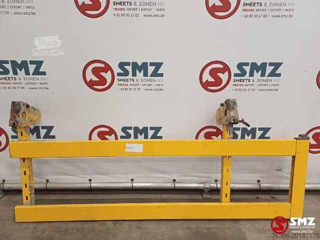 Fahrgestellteil Mercedes Occ fietsenvanger rechts Mercedes