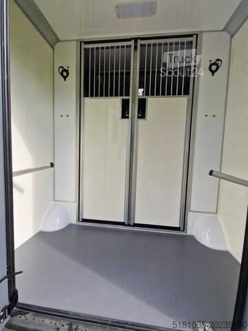 Pferdetransport Ford Transit Ford Transit STX automaat paardenwagen ...