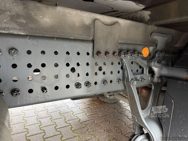 Camion plateau Mercedes-Benz Actros MP5 1824 Kran Fassi F155