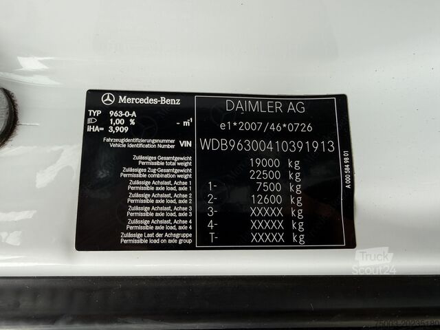 Camion plateau Mercedes-Benz Actros MP5 1824 Kran Fassi F155