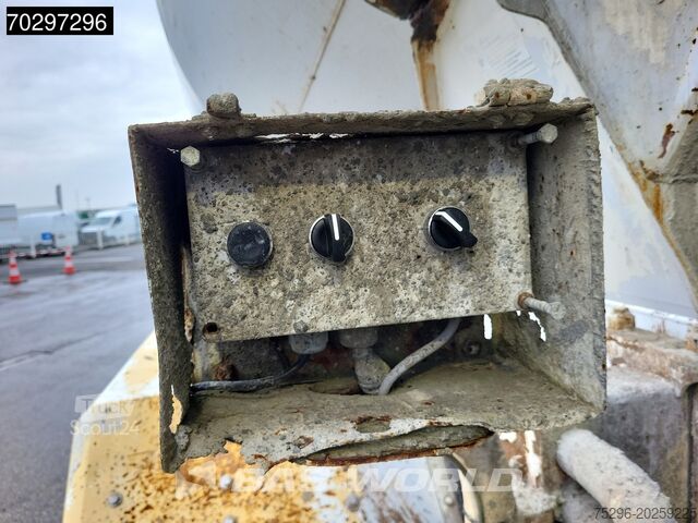Mixer Mercedes Actros 3236 8X4 9m3 Liebherr Mixer Big-Axle Ste...
