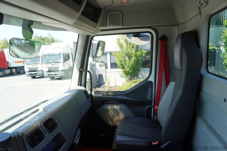 Tovornjak z ravno ploščo in dvigalom Renault C280 DTI 8 / FASSI crane 5.6T / range 8m