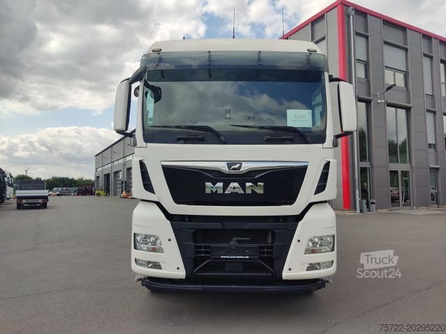 Φορτηγό με επίπεδη καρότσα MAN TGX 26.510 6x2-4 Baustoff-Zug mit Fassi F235