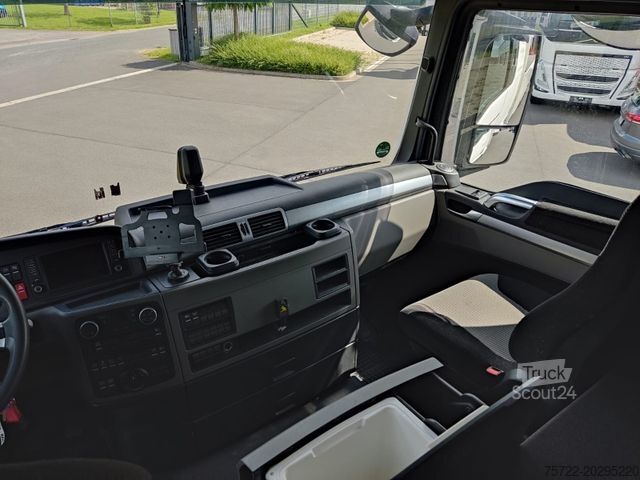Φορτηγό με επίπεδη καρότσα MAN TGX 26.510 6x2-4 Baustoff-Zug mit Fassi F235