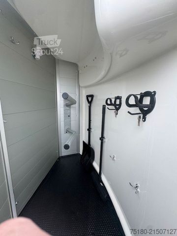 Horse transport trailer HUMBAUR Xanthos Pferdeanhänger 2,4t SK NEU !100km/h