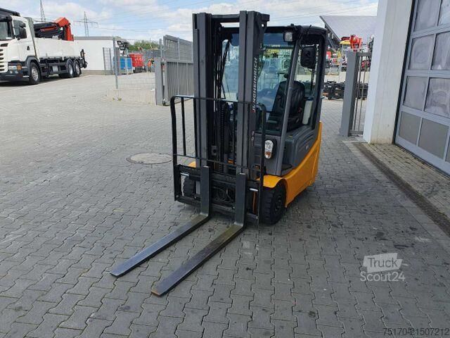 Gaffeltruck Jungheinrich EFG 215 / Triplex 4.25m / SS / nur 1.680h / 2021