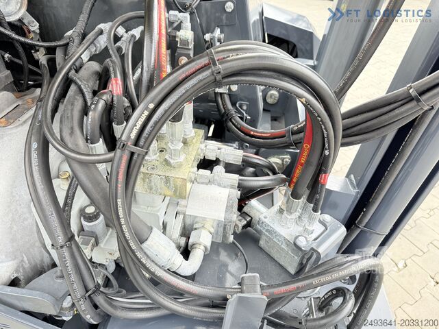 Keturių krypčių šakinis krautuvas Combilift CB4000 TRIPLEX 5200 FREE-LIFT POSITIONER
