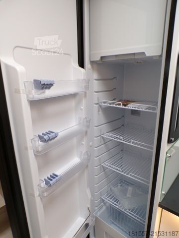 Polintegriran avtodom BÜRSTNER Lyseo Time Skyline 726 G Safety Paket, Hubbett