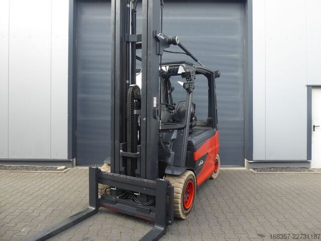 Chariot élévateur frontal Linde E50HL-01