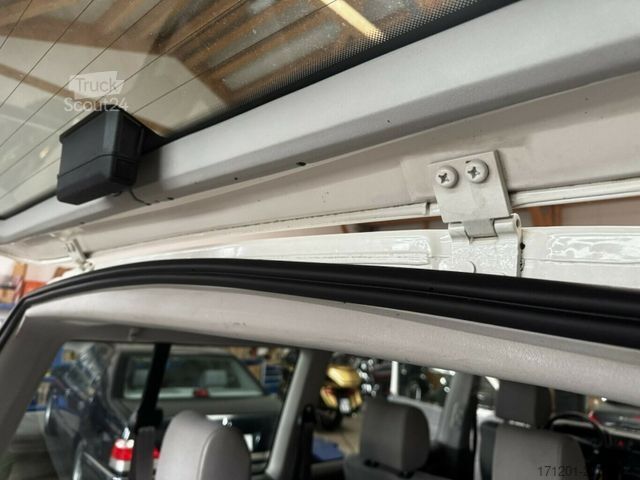 Minibus VOLKSWAGEN T4 Caravelle 2.5 TDI Syncro Sperre 1. Hand!