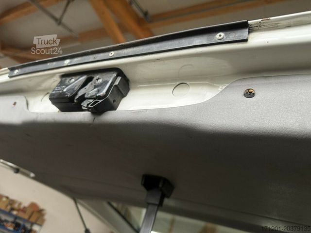 Minibus VOLKSWAGEN T4 Caravelle 2.5 TDI Syncro Sperre 1. Hand!