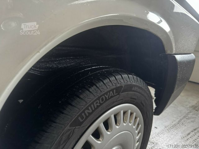 Minibus VOLKSWAGEN T4 Caravelle 2.5 TDI Syncro Sperre 1. Hand!