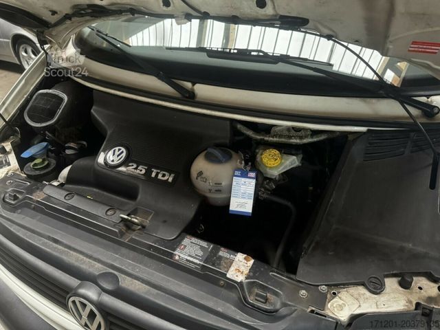 Minibus VOLKSWAGEN T4 Caravelle 2.5 TDI Syncro Sperre 1. Hand!