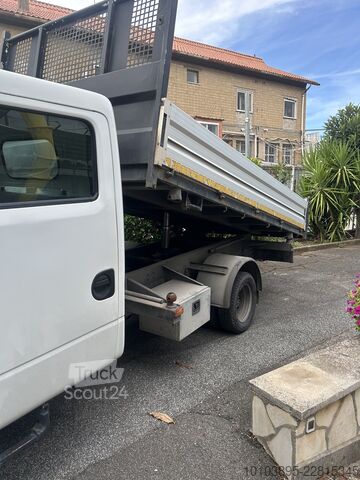 Autocarro ribaltabile Nissan Cabstar