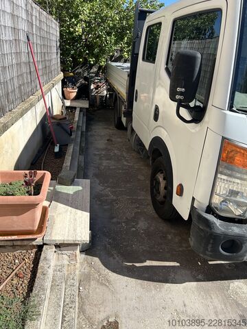 Autocarro ribaltabile Nissan Cabstar