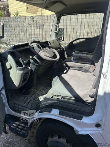 Autocarro ribaltabile Nissan Cabstar