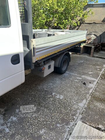 Autocarro ribaltabile Nissan Cabstar
