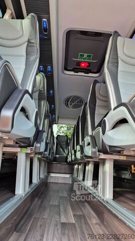Minibus MERCEDES-BENZ 519 Sunset S 4 Ferqui Lagerfahrzeug Stock