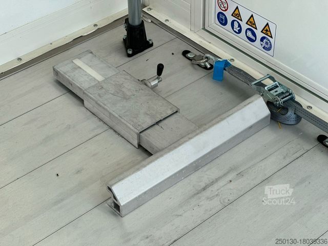 Car carrier van MERCEDES-BENZ Sprinter 519 CDI CAZOO Sportwagentransporter