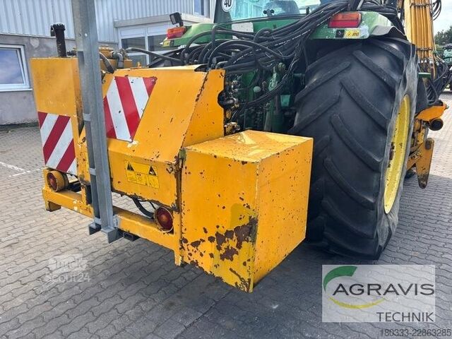 Traktor John Deere JOHN DEERE