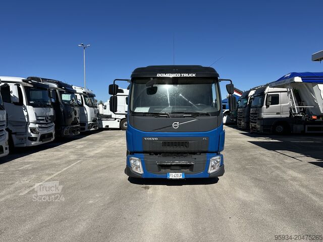 Autocarro con cassone Volvo FL 210