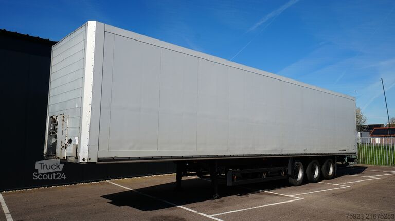 Valiză Schmitz 3 axle closed box trailer
