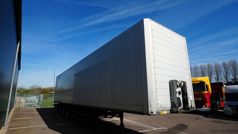 Valiză Schmitz 3 axle closed box trailer