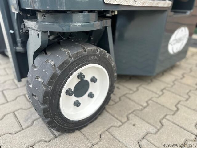 Négyirányú targoncát Combilift CB3000/LPG /2016 year/ Perfect condition