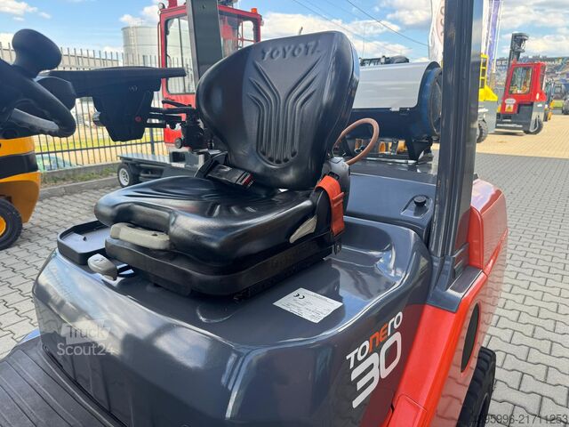 Gaffeltruck Toyota 06-8FGF30 / Triplex / 2021 year