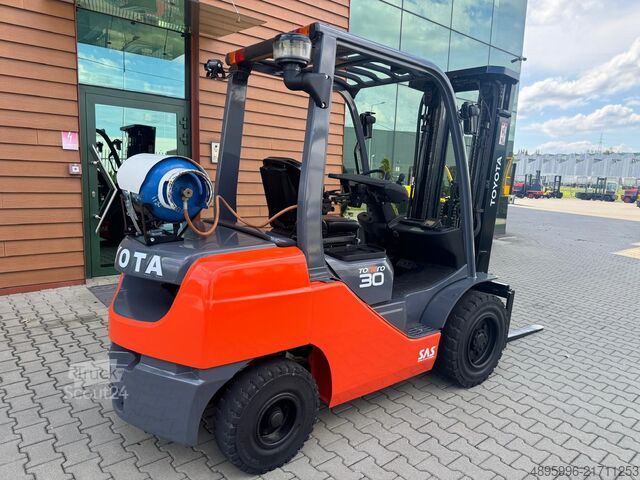 Gaffeltruck Toyota 06-8FGF30 / Triplex / 2021 year