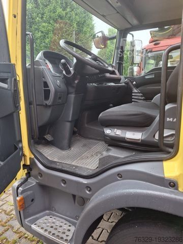 Samochód dostawczy z plandeką MAN TGL 8.180