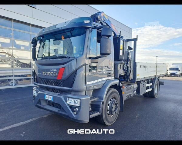 Tractora standard IVECO EUROCARGO 180E28 CON GRU PM E CASSONE FISSO
