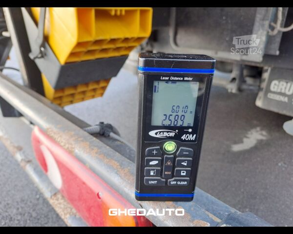 Tractora standard IVECO EUROCARGO 180E28 CON GRU PM E CASSONE FISSO